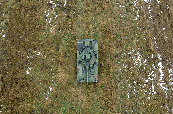 A tank in the middle of a field ？？？